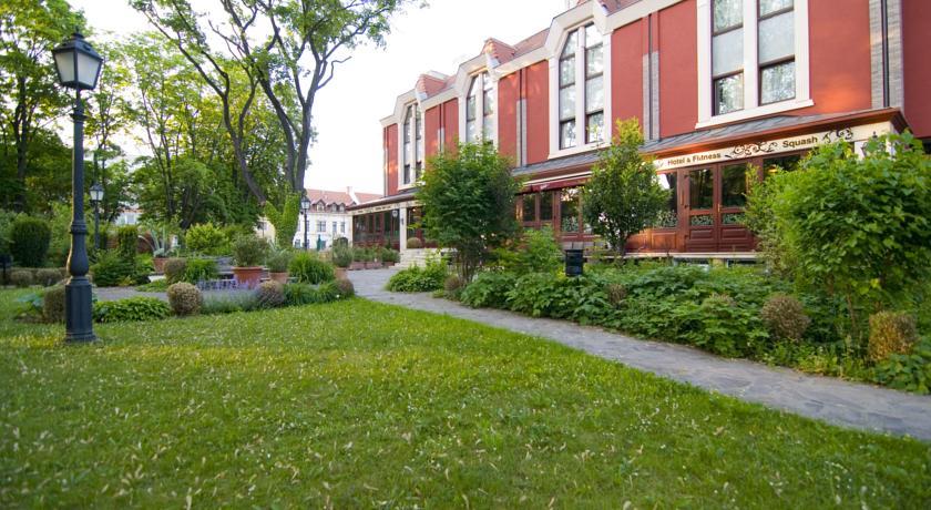 Отель Golden Ball Club Hotel & Fitness