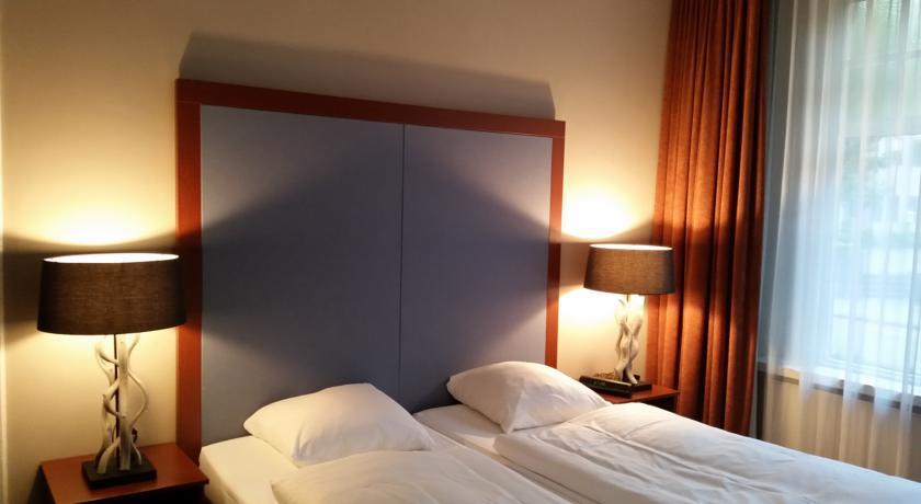 Отель Hotel Ravel