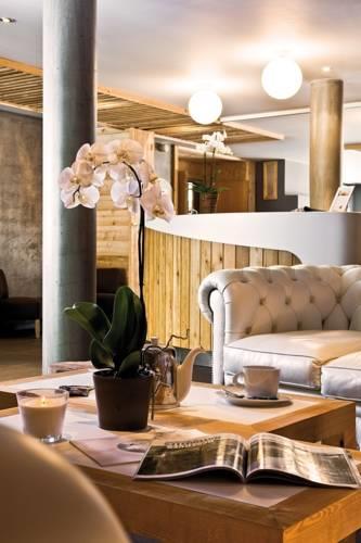 Отель Anova Hotel & Spa