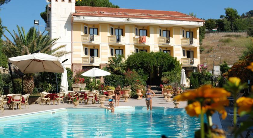 Отель Hotel Caserta Antica