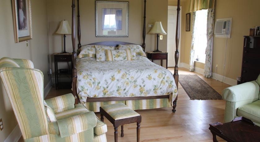 Отель Lynwood Inn