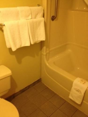 Universal Inn and Suites