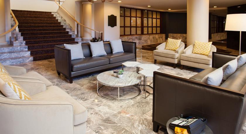 Отель Sandman Signature Mississauga Hotel
