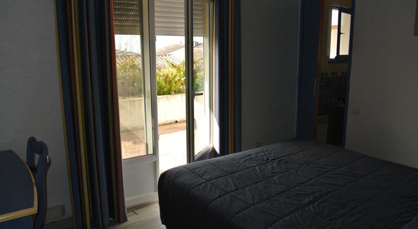 Отель Hotel Les Palmiers En Camargue