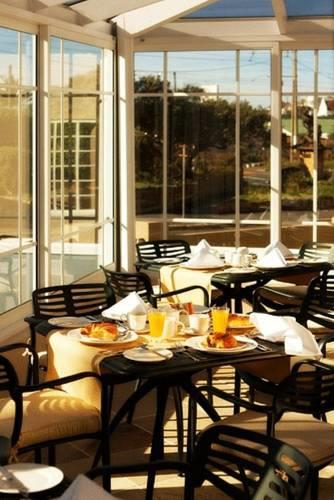 Отель The Calders Hotel & Conference Centre