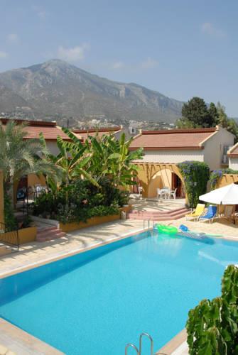 Отель Five Fingers Holiday Bungalows