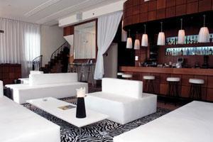 Chesterfield Hotel & Suites