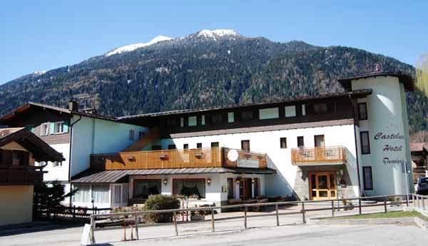 Отель Casteluce Hotel Funivie