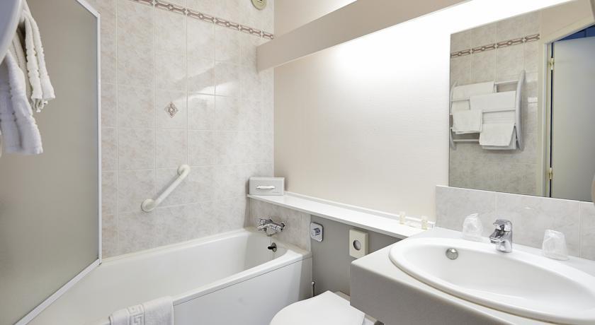 Отель Hotel du Golf de Saint Laurent
