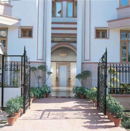 Ahuja Residency