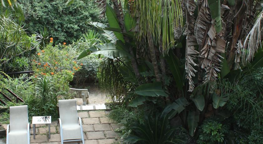 Хостел Old Vic Travellers Inn Nelspruit