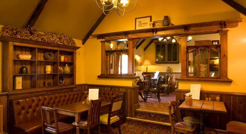 Отель Fieldhead Hotel