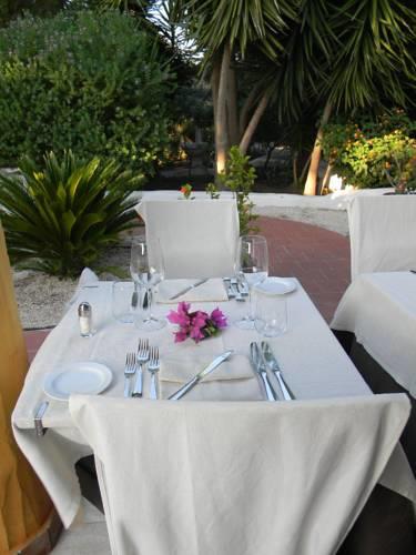 Отель Is Benas Country Lodge
