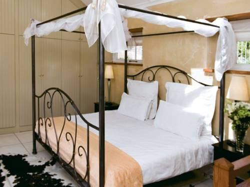 Отель Poplar Tree Lodge