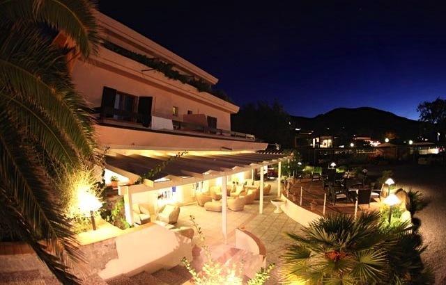 Отель Hotel Delfino