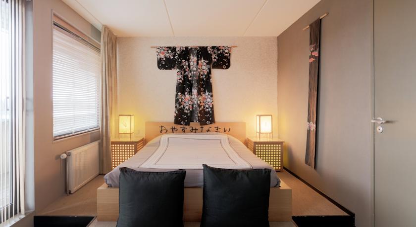 Отель Hampshire Hotel - Emmen