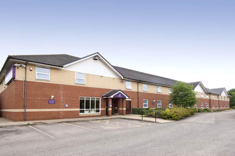 Отель Premier Inn Bradford South