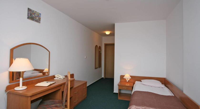 Отель Hotel Gromada Busko Zdrój