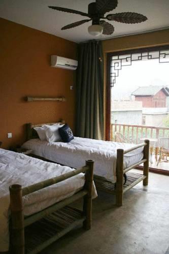 Отель Yangshuo Village Inn