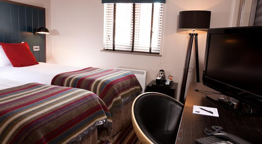 Отель De Vere VILLAGE Manchester Cheadle - Hotel & Leisure Club