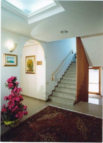 Отель Hotel 2000