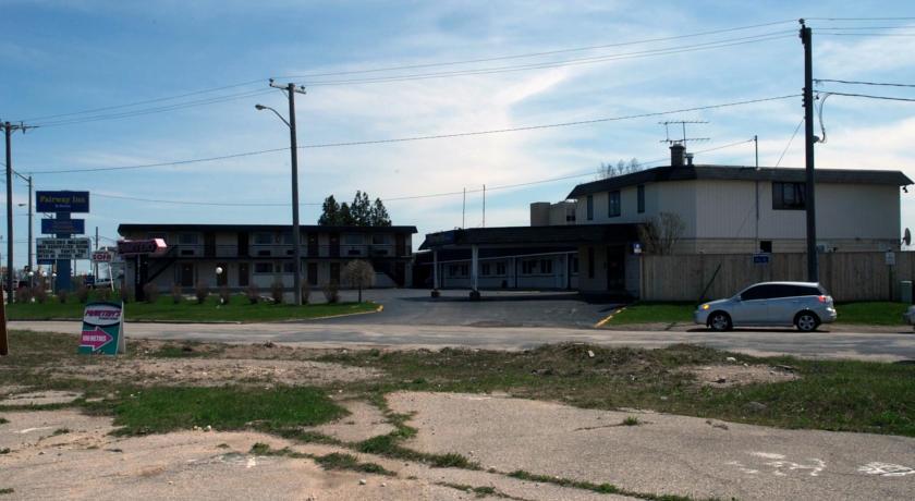 Отель Fairway Inn & Suites