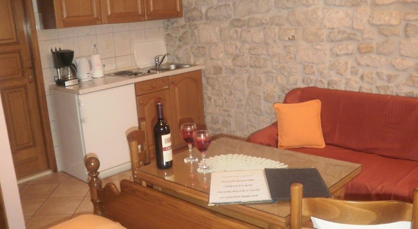 Апартаменты Stafileo Palace Apartments