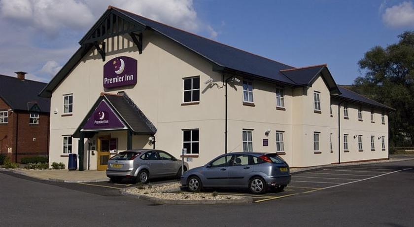 Отель Premier Inn Aberdare