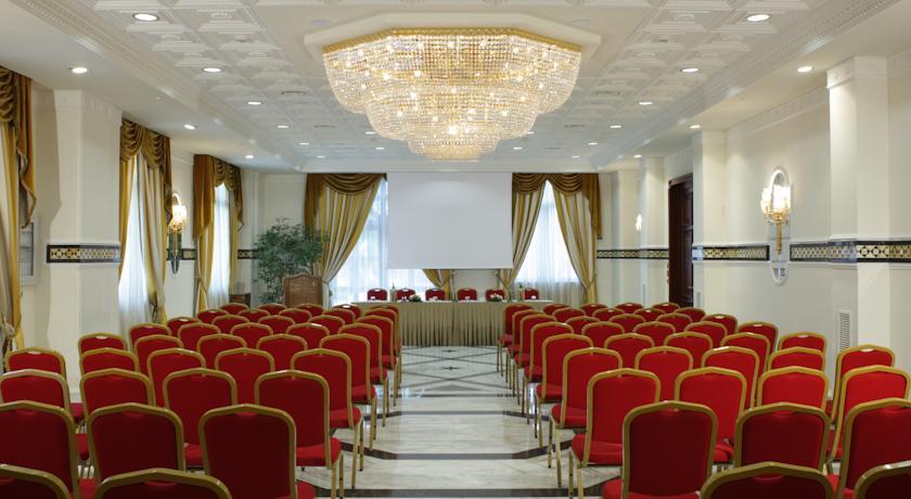 Отель Grand Hotel Vanvitelli