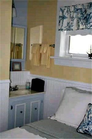 Мини-отель Bide-A-While B&B