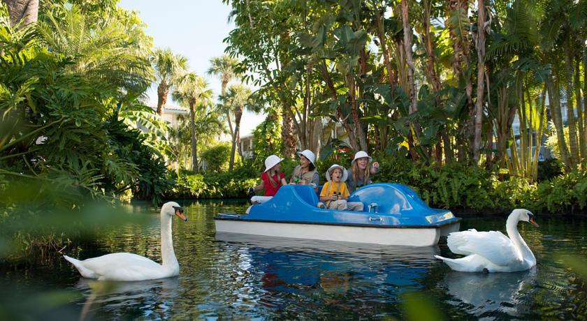 Отель TradeWinds Island Grand