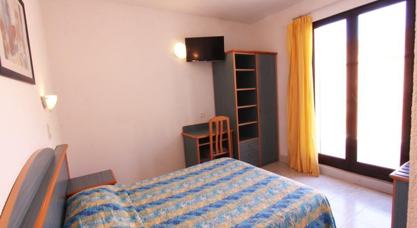 Отель Hôtel Ideal
