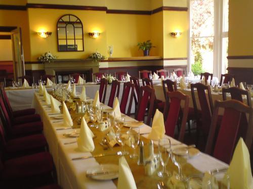 Отель Pinegrove Hotel