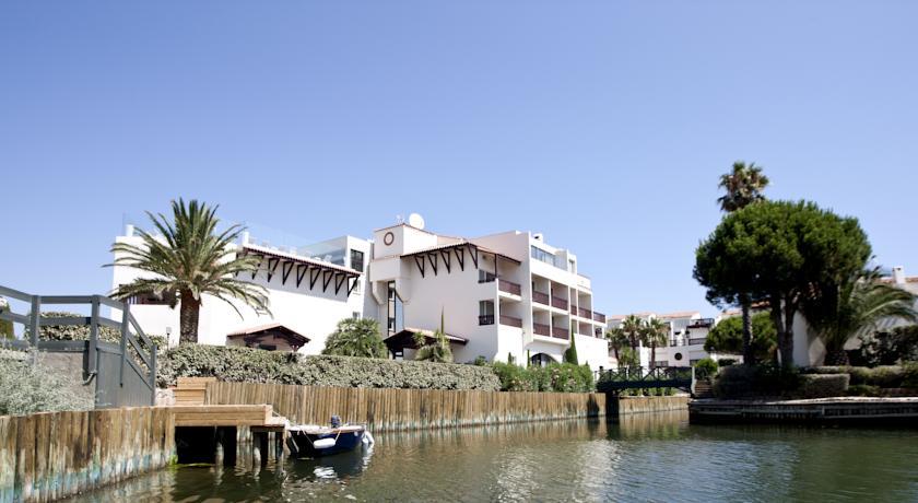 Отель Hôtel Thalasso-Spa Ile de la Lagune
