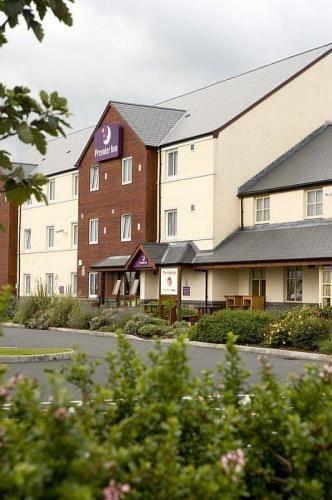 Отель Premier Inn Carrickfergus