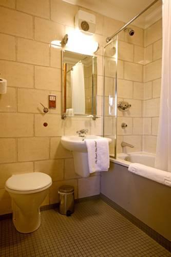 Отель The Royal Toby Hotel