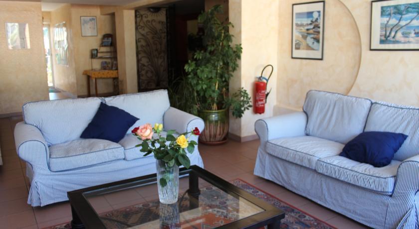 Отель Hôtel Le Clos des Pins