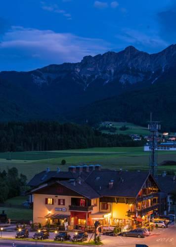 Отель Hotel Dolomitenhof