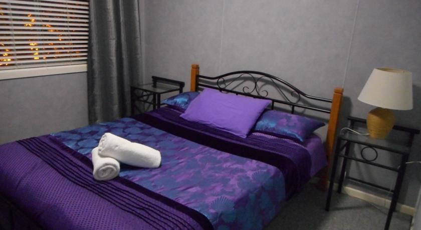 Отель Bush Village Budget Cabins