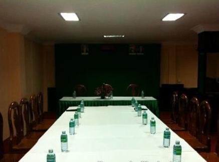 Отель Gold Lion Hotel
