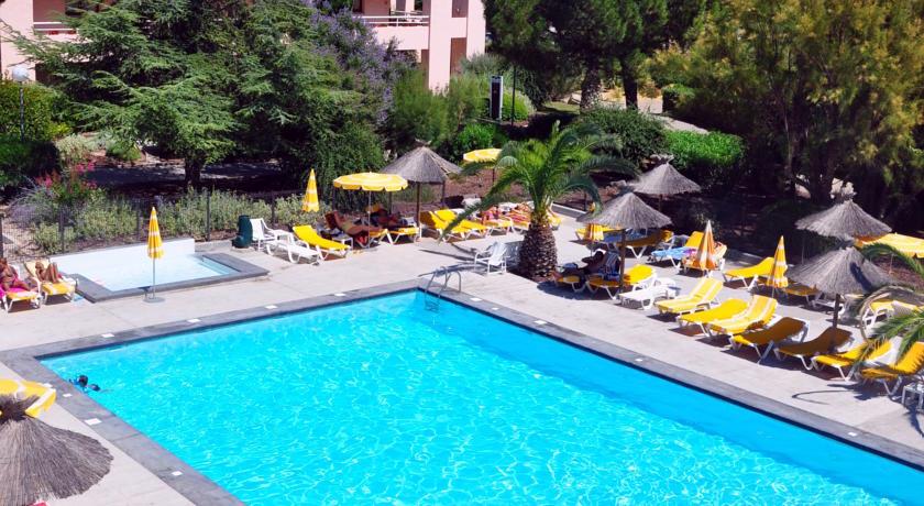 Отель Hotel De Massane