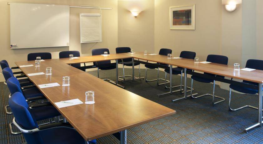 Отель Holiday Inn Leeds Brighouse