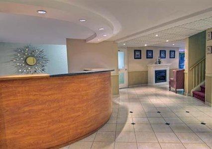 Отель Econo Lodge Orillia