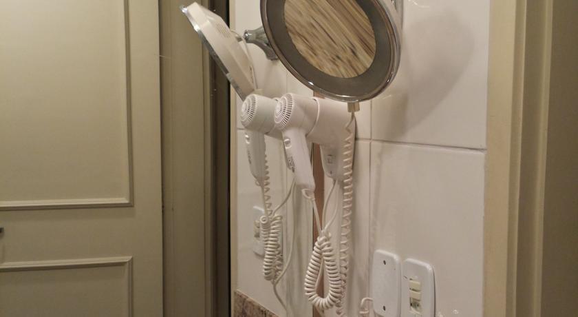 Отель Harbor Regent Suites