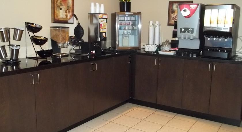 Отель Travelodge Kapuskasing