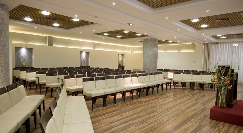 Отель Leonardo Suite Tel Aviv Bat Yam