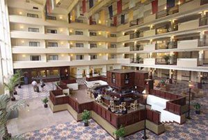 Отель Clarion Hotel, A Roberts Hotel