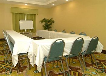 Отель Comfort Suites