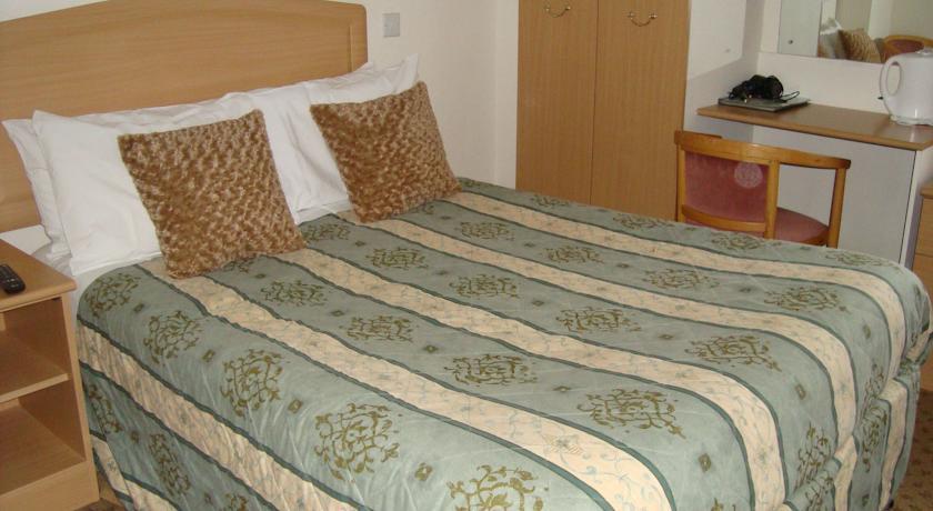 Отель Firs Hotel & Restaurant