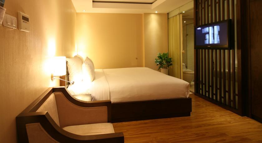 Rising Dragon Palace Hotel